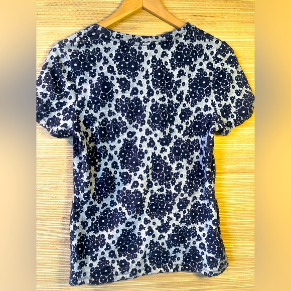 ANTHROPOLOGIE shirt sz M Pretty textured navy floral Lots of stretch Barely worn - Picture 2 of 7